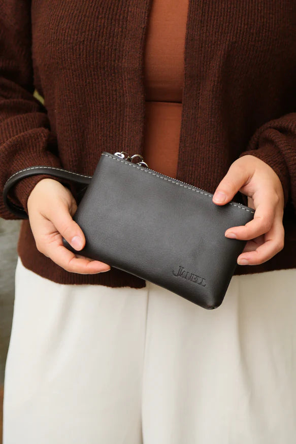 Windsor leather wristlet wallet in Hartland Dark Chocolate, handmade in Maine by Janell Bags